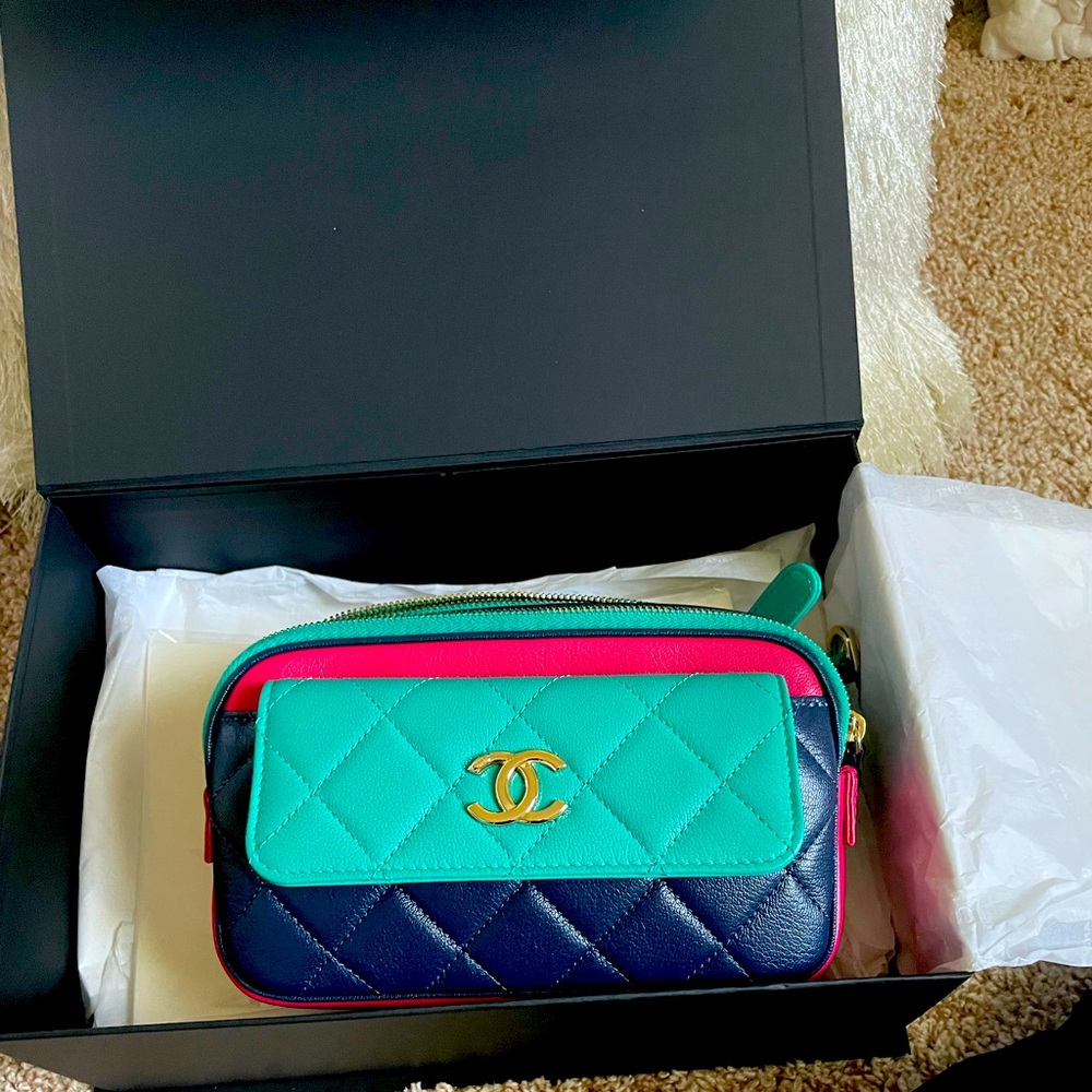 CHANEL multicolored waist bag with removable wallet